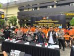 Polrestabes Medan Kapolrestabes Medan Kombes Pol Jean Calvijn Simanjuntak pimpin konferensi pers pengungkapan kasus begal, rayap besi, dan narkoba di Mapolrestabes Medan.